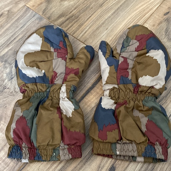 Patagonia Other - Patagonia Baby Puff Mitts - 5T